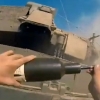 [포착] 하마스 병사, 이 탱크에 급조폭탄 설치하고 유탄발사 ‘쾅’