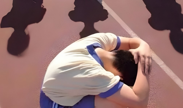 남학생에게 같은 반 여학생 뺨 때리게 한 中 교사, 이유 들어보니