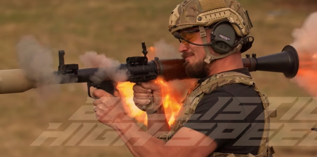 [영상] 대전차로켓 RPG-7 쏘다가 폭발…美 유튜버 구사일생