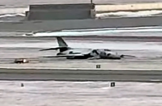 [포착] 美 전략폭격기 B-1B, 착륙 중 공군기지 추락사고