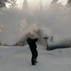 [포착] 공중에 끓는 물 뿌리자 얼음꽃이…핀란드 영하 40℃ 혹한