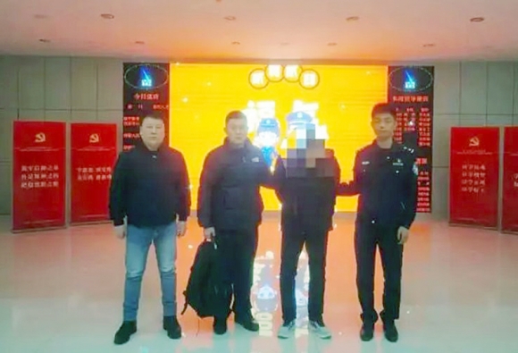 “아버지 여행가요” 1000㎞ 떨어진 관광지에 아버지 버린 아들 [여기는 중국]