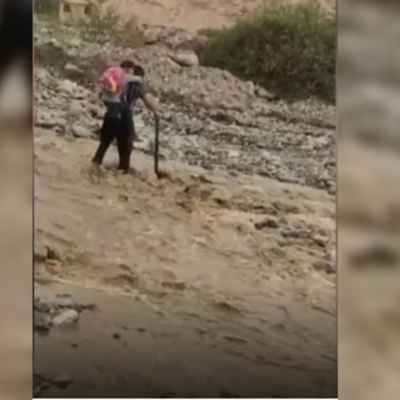 매일 학생 등에 업고 강 건너는 페루의 ‘참스승’ [여기는 남미]