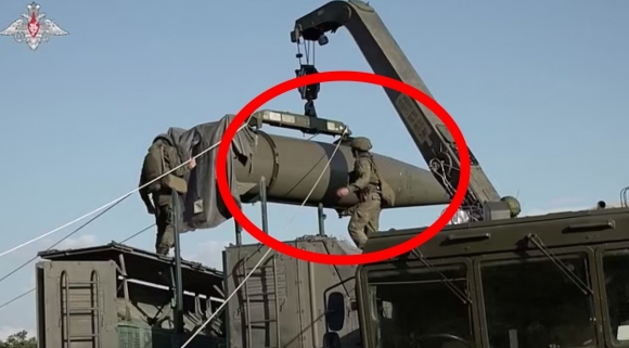 우크라 코앞에서 핵미사일 꺼낸 러軍…킨잘·이스칸데르 총동원 [포착](영상)