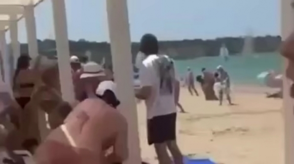 우크라가 쏜 美 미사일 파편, 관광객 붐비는 크림반도 해변에 떨어져 [포착]