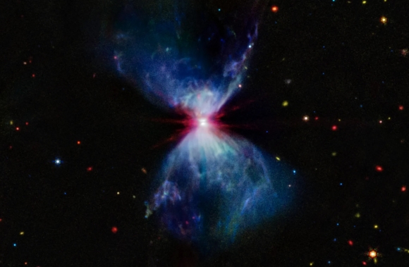 미국 독립기념일 맞아 NASA가 공개한 성운 보니