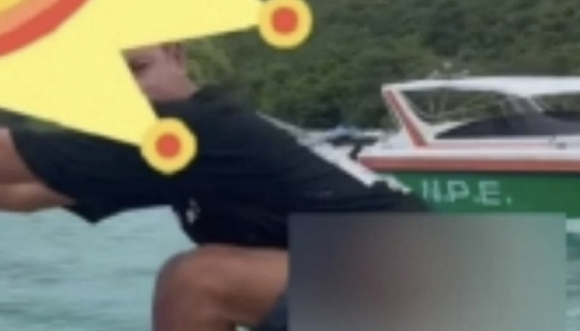 “물고기 밥이야” 보트 타면서 용변 보는 영상 올린 태국 남성 논란 [여기는 동남아]