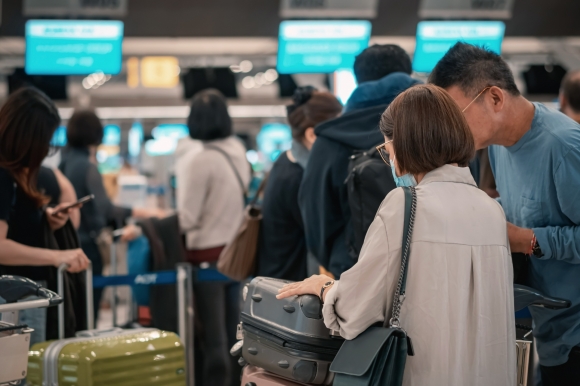 일부 항공사, 비행기 탑승 줄 제대로 안 서는 새치기 승객 단속 시작