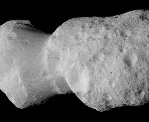 NASA 탐사선 루시, ‘땅콩 모양’ 소행성 첫 근접 탐사