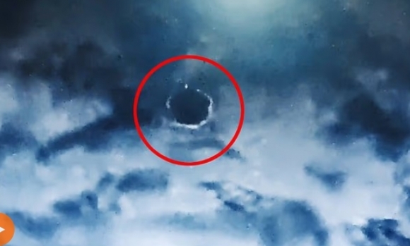 “조작 아닌 진짜, 역사상 처음”…미군이 촬영한 ‘원반 UFO’ 최초 공개 (영상)