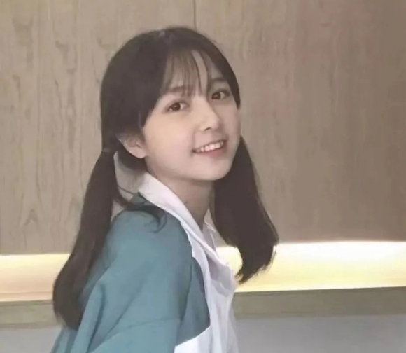 ‘너무 예뻐서 2년 넘게 은둔’…中, ‘제2의 밀크티녀’ 재등장에 열광 [여기는 중국]