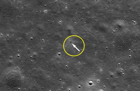 여기 있었네?…NASA 달 탐사선, 추락한 日 착륙선 ‘무덤’ 포착
