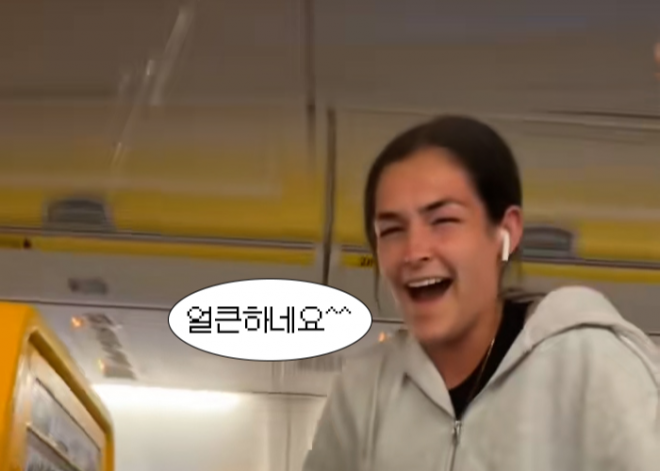 (영상) 비행기 착륙 도중 ‘콸콸콸’…얼큰하게 샤워한 승객들, 무슨 일?