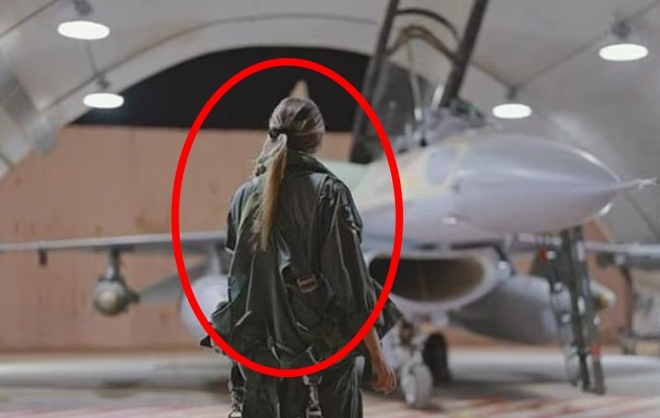 F-16 전투기 타는 여성, ‘이중생활’ 직접 고백…“남편도 몰라요”