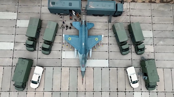 [포착] 특수차량에 탄약 싣고…우크라, F-16을 위한 ‘이동식 시스템’ 공개