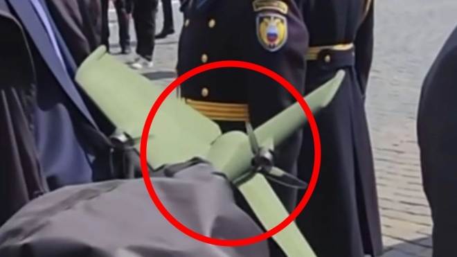 푸틴 경호원 손에 든 ‘비밀 무기’ 정체는?…드론 잡는 드론 공개 (영상)