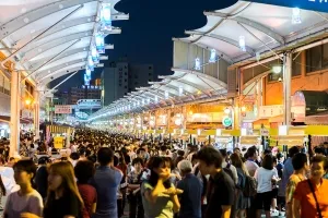 계성학교 ‘50계단’서 바라보는 서문시장: 대구 근대사의 생