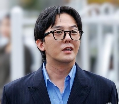 警方对YG娱乐进行搜查：G-DRAGON与梁铉锡涉嫌著作权侵