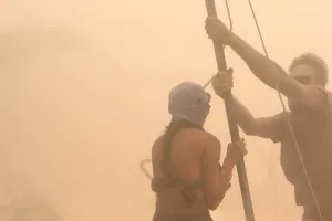 (영상) “축제가 아니라 악몽”…모래 폭풍이 휩쓸고 지나간 