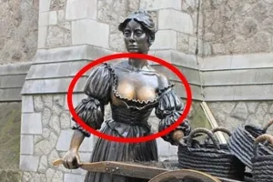 “가슴 좀 그만 만져!”…접촉 금지령도 소용없는 동상의 수난
