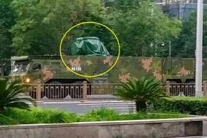 세계서 가장 강력?…방수포에 가려진 中 ‘레이저 무기’ 열병