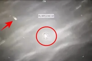 미사일도 튕겨내는 UFO 최초 공개…미확인물체 공격하는 미 