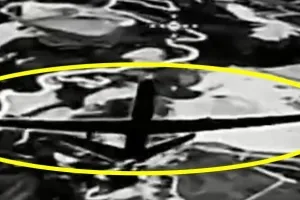 ‘70억짜리’ 러軍 희귀 드론, 우크라 드론 한 방에 박살…