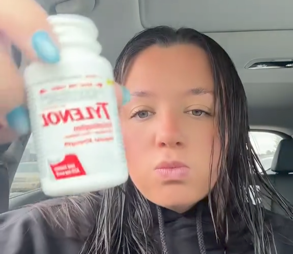 “타이레놀, 자폐증 유발한다”…트럼프 발언에 틱톡서 ‘복용 인증샷’ 릴레이