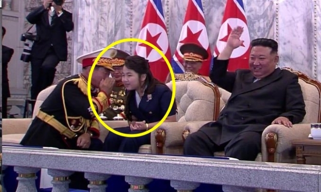 ‘北 김정은 딸’ 주애 어디로?…한 달 넘게 두문불출, 열병식 불참 배경