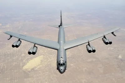 美 전략폭격기 B-52, 베네수엘라 문 앞 ‘똑똑’…트럼프식 무력시위