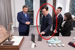 이재명 대통령-中 시진핑의 ‘빵 터진 농담’에 외신도 놀랐다