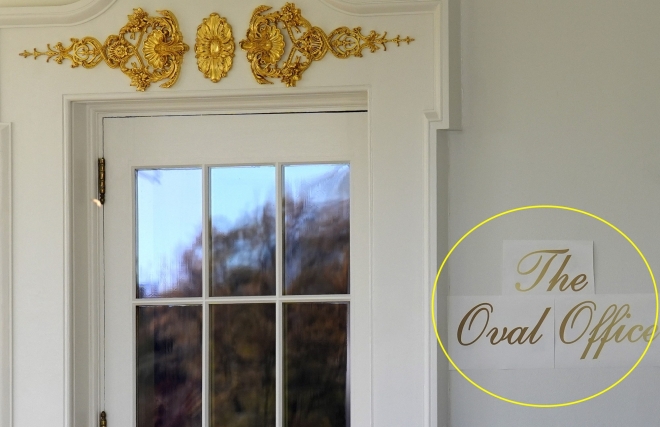 [포착] 백악관 집무실 외벽에 웬 종이 안내판?…황금색 글씨로 ‘오벌 오피스’