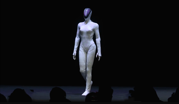 中, ‘사람처럼 걷는 휴머노이드’ 공개에 들썩… 완벽한 워킹에 ‘인간 연기설’까지 등장