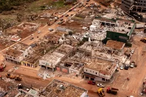 마치 폭격당한 듯…토네이도 강타에 쑥대밭 된 브라질 마을 (