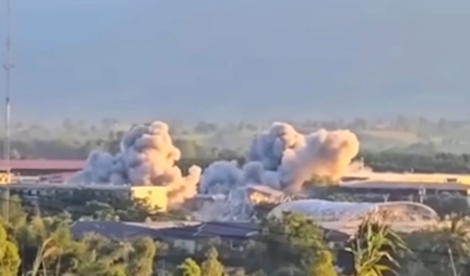 악명높은 범죄단지 건물 ‘와르르’…알고보니 ‘폭파 퍼포먼스’? (영상)