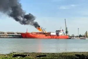 에너지 부족한데…우크라 항구 정박한 LPG 운반선 러 드론 