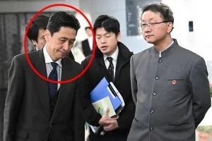 일본의 ‘영고짤’ 탄생한 순간…내려다 본 중국, 고개 숙인 