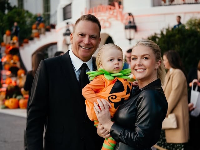 25세에 57세 남편 만났다…美 백악관 대변인의 솔직 고백