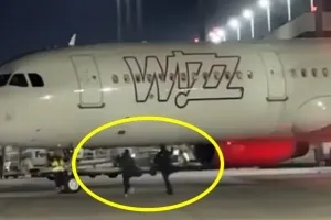 “비행기 잡아!”…활주로 질주한 ‘지각’ 탑승객들, 결말은?