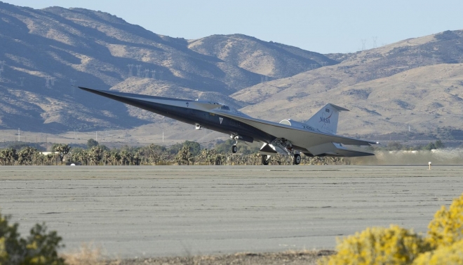 조용하게 떠올랐다…NASA, 첫 초음속 비행기 ‘X-59’ 영상 공개