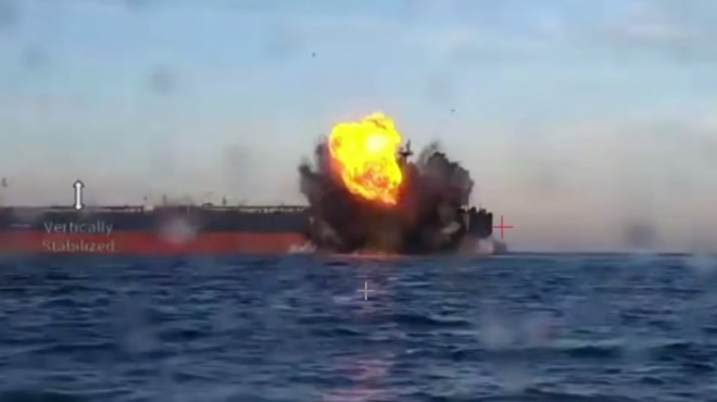 “파도 위에서 폭발”…우크라 ‘시 베이비’, 러 유조선 타격 (영상)