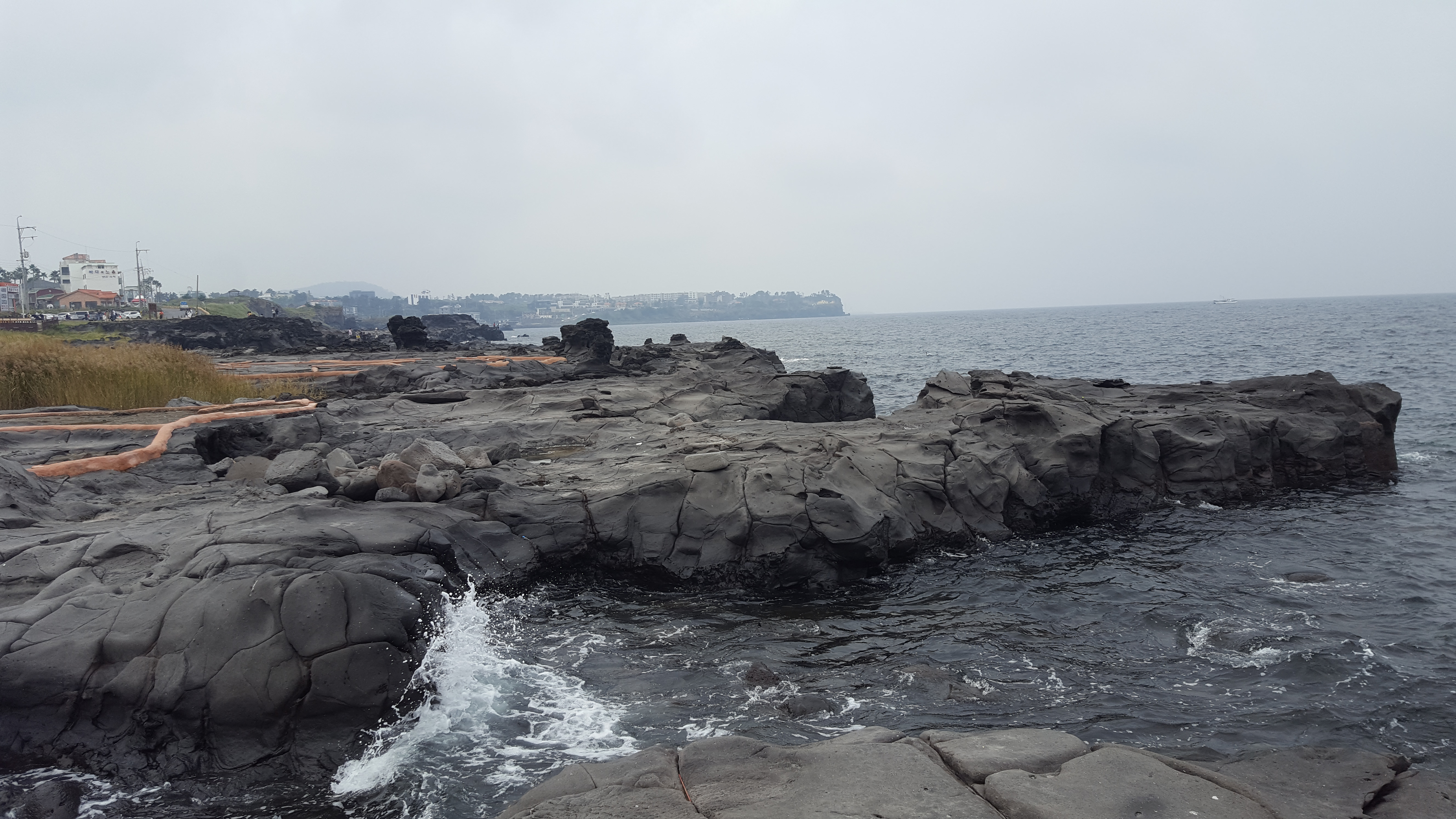 제주도 애월의 바닷가 풍경은 단연 최고다. 애월 해안 도로를 따라 만나는 제주도 바다 내음은 제주 여행의 백미다.