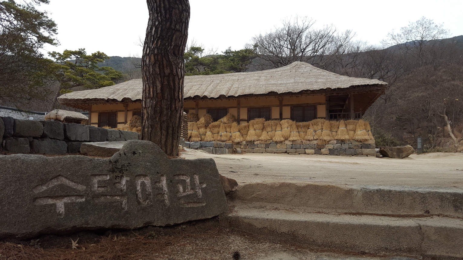 수덕사 입구에 위치한 수덕여관. 고암 이응노의 삶이 담긴 곳이다