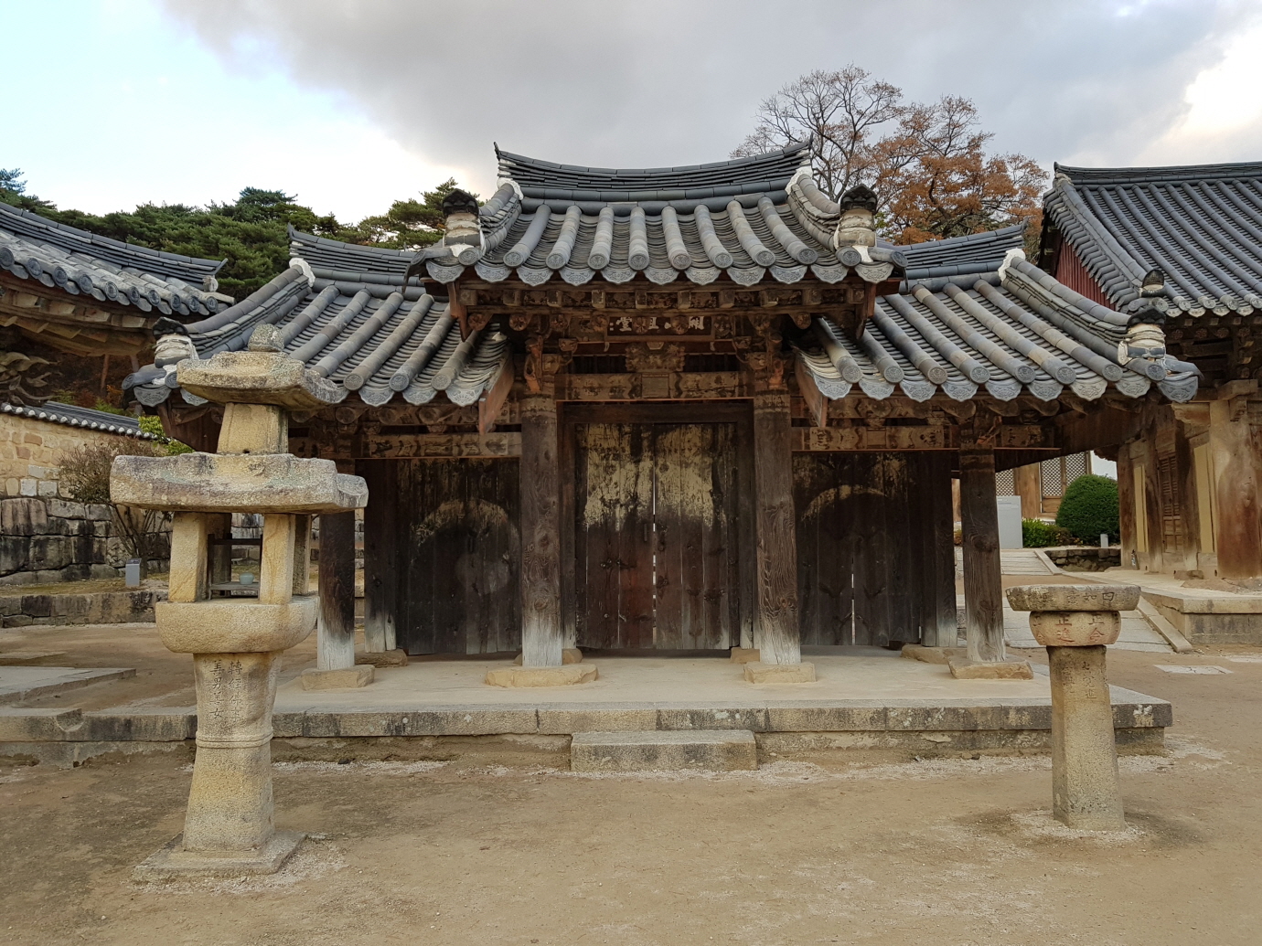 개산조당. 조선 중기의 건축 양식이 원형 그대로 보존되어 있어 시간의 숨결을 느낄 수 있다