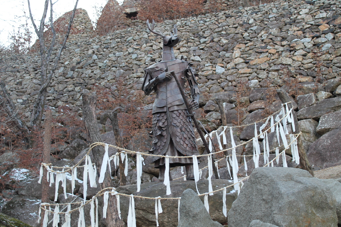 지리산 삼성궁 내에는 현대적인 감각으로 보아도 뒤지지 않을 정도의 예술적 조형미 가득한 작품들이 많다