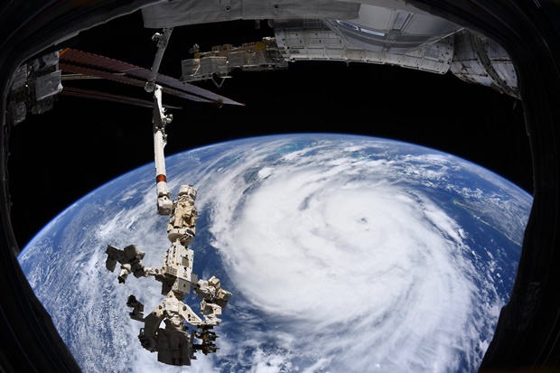 국제우주정거장에서 본 허리케인 ‘아이다’./NASA