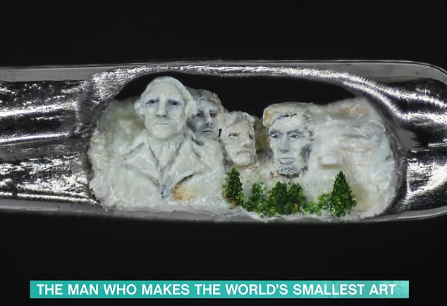 윌러드 위건이 최근 바늘구멍 속에 만든 러시모어산 조각품의 모습.(사진=itv)
