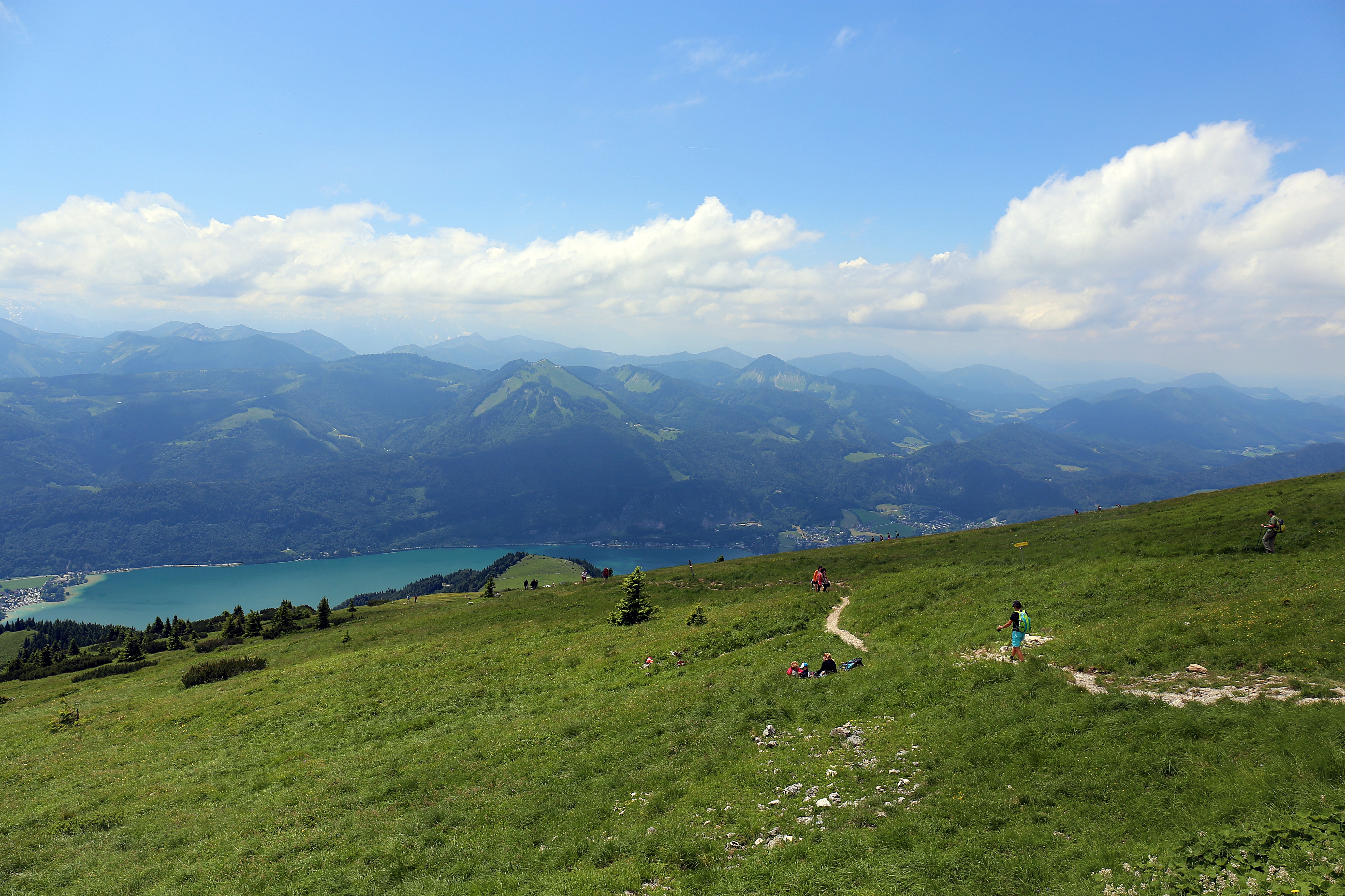 내셔널 지오그래픽은 산악 마을에서 크로스컨트리를 즐길 수 있는 오스트리아를 모험 여행지로 선정했다. 사진은 샤프베르크 산 전경.