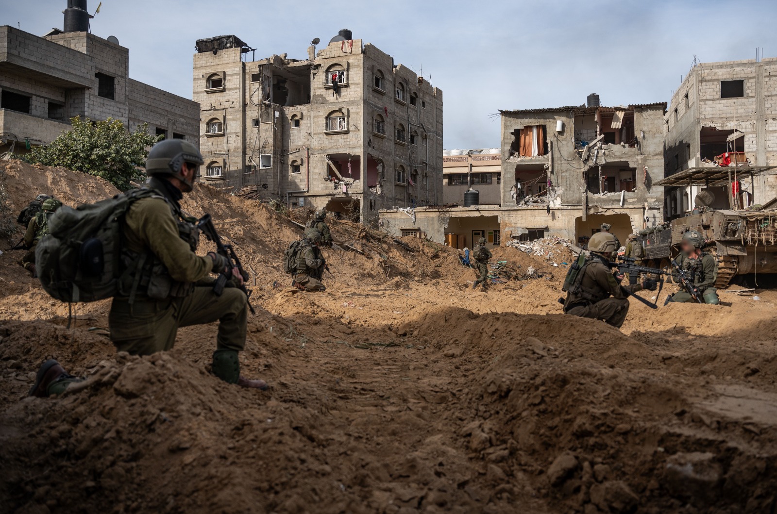 이스라엘군(IDF)이 2023년 12월 16일 배포한 이 유인물 사진은 하마스와의 전쟁이 한창인 가운데 가자지구에 있는 이스라엘군의 모습을 담고 있다. / 사진=IDF