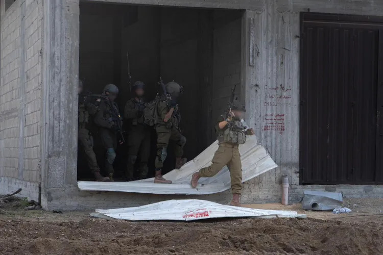 가자지구 북부 자발리야에서 작전을 수행하고 있는 이스라엘 군인들의 모습. / 사진=IDF 대변인단